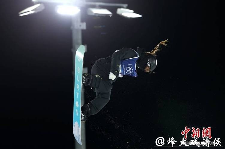 冬奥会单板滑雪女子大跳台决赛 张小楠获得第五名